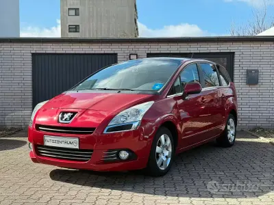 Usata Peugeot 5008 109 CV (80 kW) 2011 Rosso Monovolume