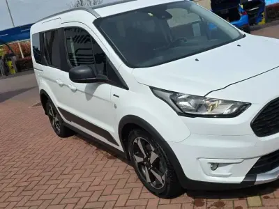 Usata Ford Tourneo Connect Active 120 CV (88 kW) 2022 Bianco Monovolume