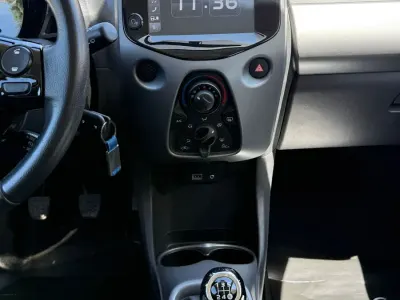 Usata Toyota Aygo Connect Style 72 CV (52 kW) 2020 Bianco Utilitaria