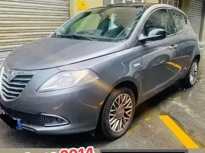 Gebraucht Lancia Ypsilon Platinum 69 PS (50 kW) 2014 Grau Kleinwagen