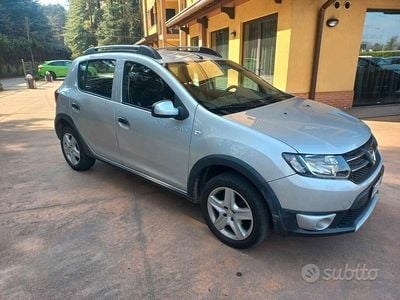 Usata Dacia Sandero Stepway 90 CV (66 kW) 2015 Grigio Berlina