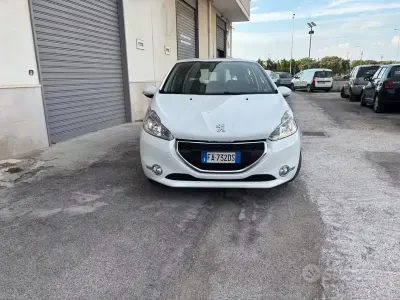 Usata Peugeot 208 Access 68 CV (50 kW) 2015 Bianco Utilitaria