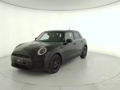 Usado Mini Cooper Classic 136 HP (100 kW) 2023 Preto Citadino