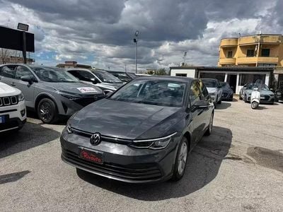 Usata VW Golf VIII Life 116 CV (85 kW) 2022 Grigio Berlina