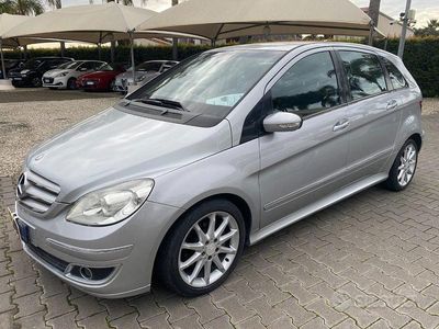 Usata Mercedes B180 109 CV (80 kW) 2008 Grigio Monovolume
