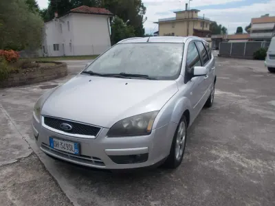 Usata Ford Focus Style 90 CV (66 kW) 2007 Argento Station wagon