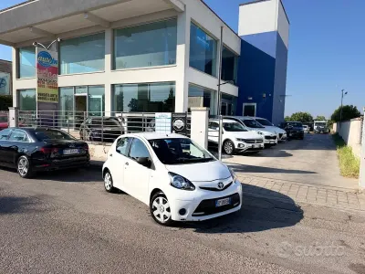 Usata Toyota Aygo Connect Style 68 CV (50 kW) 2012 Bianco Utilitaria