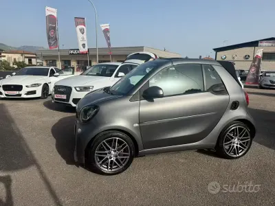 Usata Smart ForTwo Cabrio Brabus 109 CV (80 kW) 2017 Grigio Cabrio