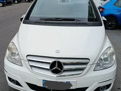 Usata Mercedes B180 95 CV (69 kW) 2011 Bianco Utilitaria