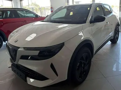 Nuova Alfa Romeo GT Junior Sprint 136 CV (100 kW) 2026 Bianco SUV