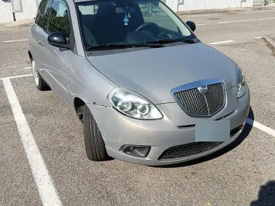 Usata Lancia Ypsilon 75 CV (55 kW) 2011 Utilitaria