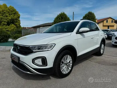 Usata VW T-Roc Life 150 CV (110 kW) 2022 Bianco SUV