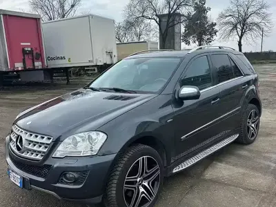 Usata Mercedes ML300 204 CV (150 kW) 2010 Grigio SUV