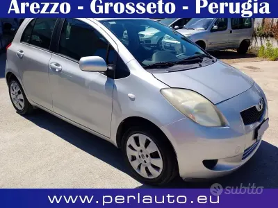 Usata Toyota Yaris Sol 69 CV (50 kW) 2007 Grigio Utilitaria