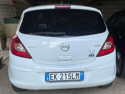 Usata Opel Corsa Edition 86 CV (63 kW) 2011 Bianco Utilitaria
