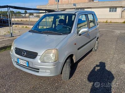 Usata Opel Agila 75 CV (55 kW) 2004 Grigio Utilitaria