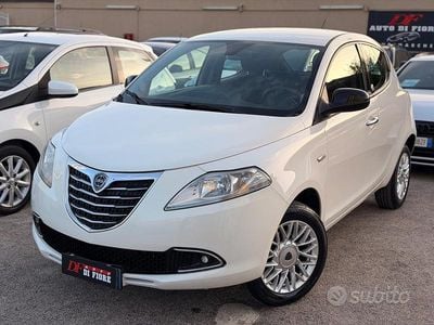 Begagnad Lancia Ypsilon Gold 85 HK (62 kW) 2015 Vit Halvkombi