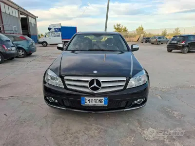 Usata Mercedes C200 Avantgarde 136 CV (100 kW) 2008 Nero Berlina