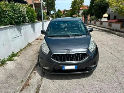 Usata Kia Venga Active 90 CV (66 kW) 2015 Grigio Utilitaria