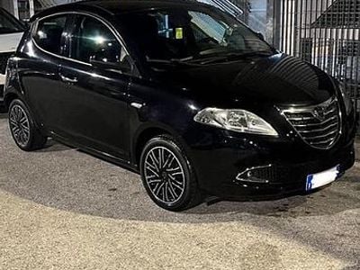 Usata Lancia Ypsilon 69 CV (50 kW) 2014 Nero Utilitaria