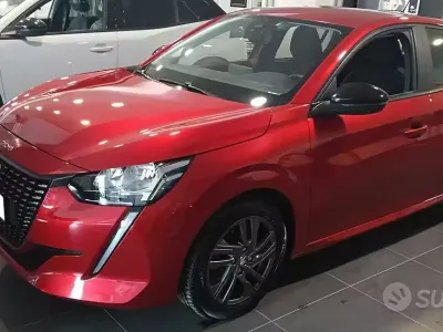 Usata Peugeot 208 Active 101 CV (74 kW) 2022 Rosso Utilitaria