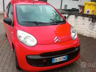 Begagnad Citroën C1 68 HK (50 kW) 2008 Röd Halvkombi