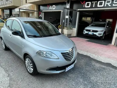Usata Lancia Ypsilon Silver 69 CV (50 kW) 2013 Grigio Utilitaria