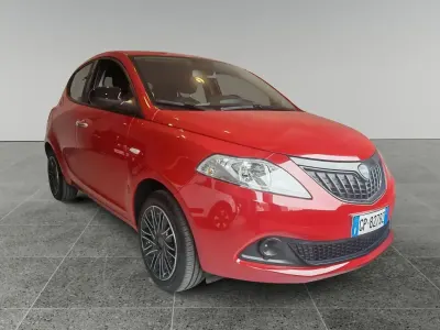 Usata Lancia Ypsilon Silver 70 CV (51 kW) 2023 Rosso Utilitaria