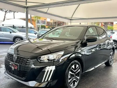 Usata Peugeot 208 Allure 101 CV (74 kW) 2025 Nero Utilitaria