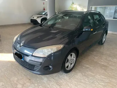 Usata Renault Mégane GrandTour Dynamique 110 CV (80 kW) 2010 Grigio Station wagon