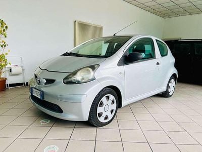 Usata Toyota Aygo Sol 68 CV (50 kW) 2007 Argento Utilitaria