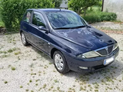 Usata Lancia Ypsilon 60 CV (44 kW) 2003 Bluazzurro Utilitaria