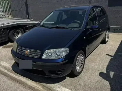 Usata Fiat Punto Classica 69 CV (50 kW) 2009 Bluazzurro Utilitaria