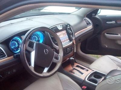 Usata Lancia Thema 239 CV (175 kW) 2011 Marrone Berlina