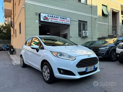 Usata Ford Fiesta 95 CV (69 kW) 2016 Bianco Utilitaria