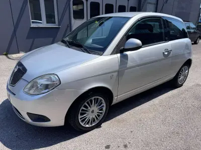 Usata Lancia Ypsilon Platinum 75 CV (55 kW) 2011 Argento Utilitaria