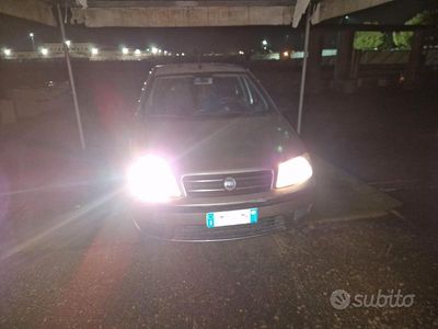 Usata Fiat Punto 60 CV (44 kW) 2004 Grigio Utilitaria