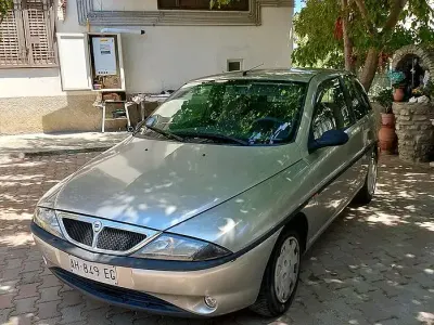 Usata Lancia Ypsilon 60 CV (44 kW) 1996 Grigio Utilitaria