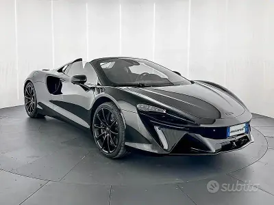 Nuova McLaren Artura 700 CV (514 kW) 2026 Nero Cabrio