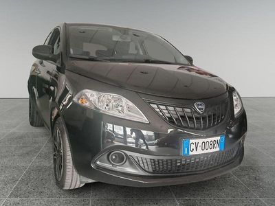 Begagnad Lancia Ypsilon Gold 84 HK (61 kW) 2024 Grå Halvkombi
