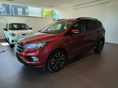 Usata Ford Kuga ST-Line 120 CV (88 kW) 2019 Rosso SUV