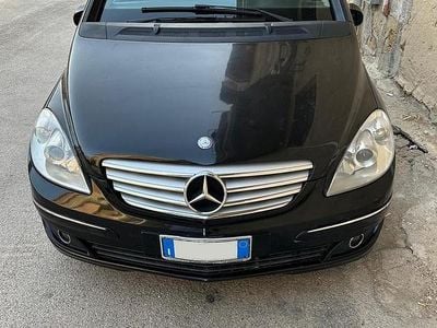 Begagnad Mercedes B200 140 HK (102 kW) 2007 Svart Minibuss