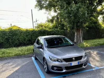 Usata Peugeot 308 Active 131 CV (96 kW) 2019 Argento Berlina