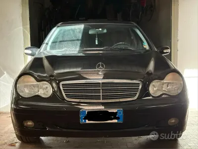 Usata Mercedes C220 150 CV (110 kW) 2005 Nero Berlina