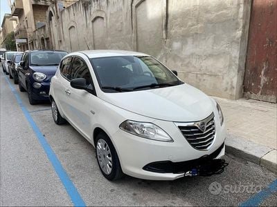 Usata Lancia Ypsilon Gold 69 CV (50 kW) 2015 Bianco Utilitaria