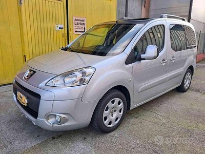 Usata Peugeot Partner Tepee Outdoor 120 CV (88 kW) 2010 Grigio Monovolume