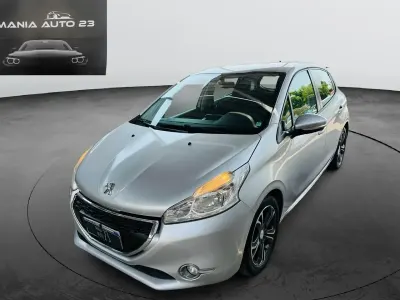 Usata Peugeot 208 91 CV (66 kW) 2015 Argento Utilitaria