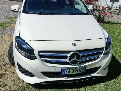 Usata Mercedes B180 109 CV (80 kW) 2015 Bianco Utilitaria