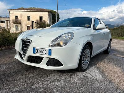 Usata Alfa Romeo Giulietta Exclusive 105 CV (77 kW) 2011 Bianco Utilitaria
