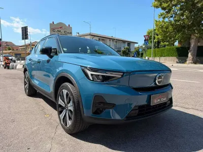 Usata Volvo XC40 Core 80 kW (109 CV) 2023 Blu/azzurro SUV